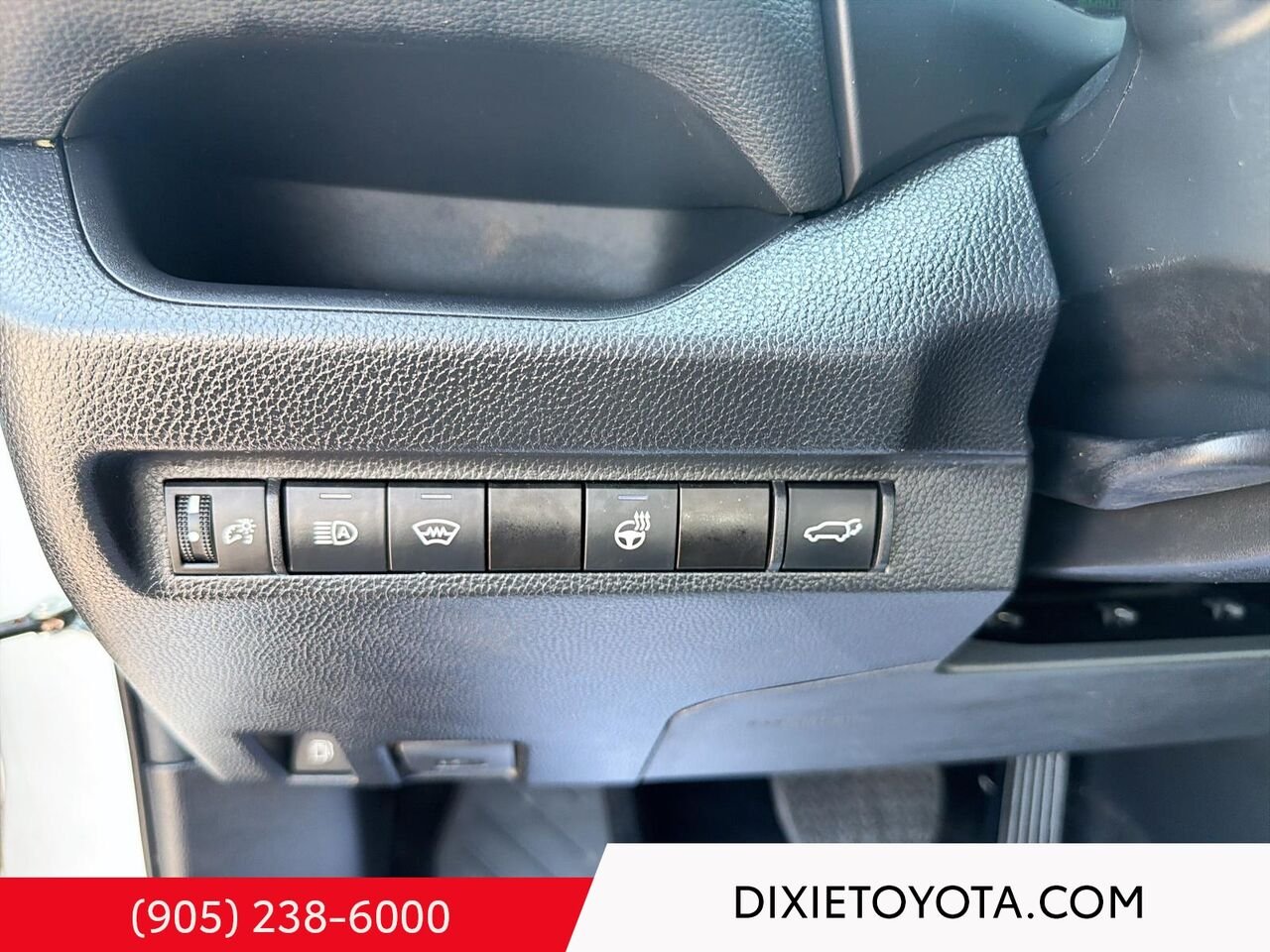 2024 Toyota RAV4 Hybrid XLE AWD / CLEAN CARFAX / HEATED SEATS / MOONROOF / ALLOY WHEELS / CARPLAY AND ANDROID AUTO Mississauga - photo #12