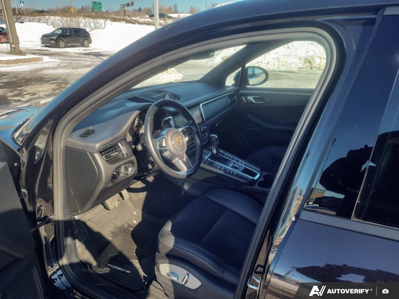 2021 Porsche Macan WP1AA2A50MLB05924 Black Mirabel - photo #15
