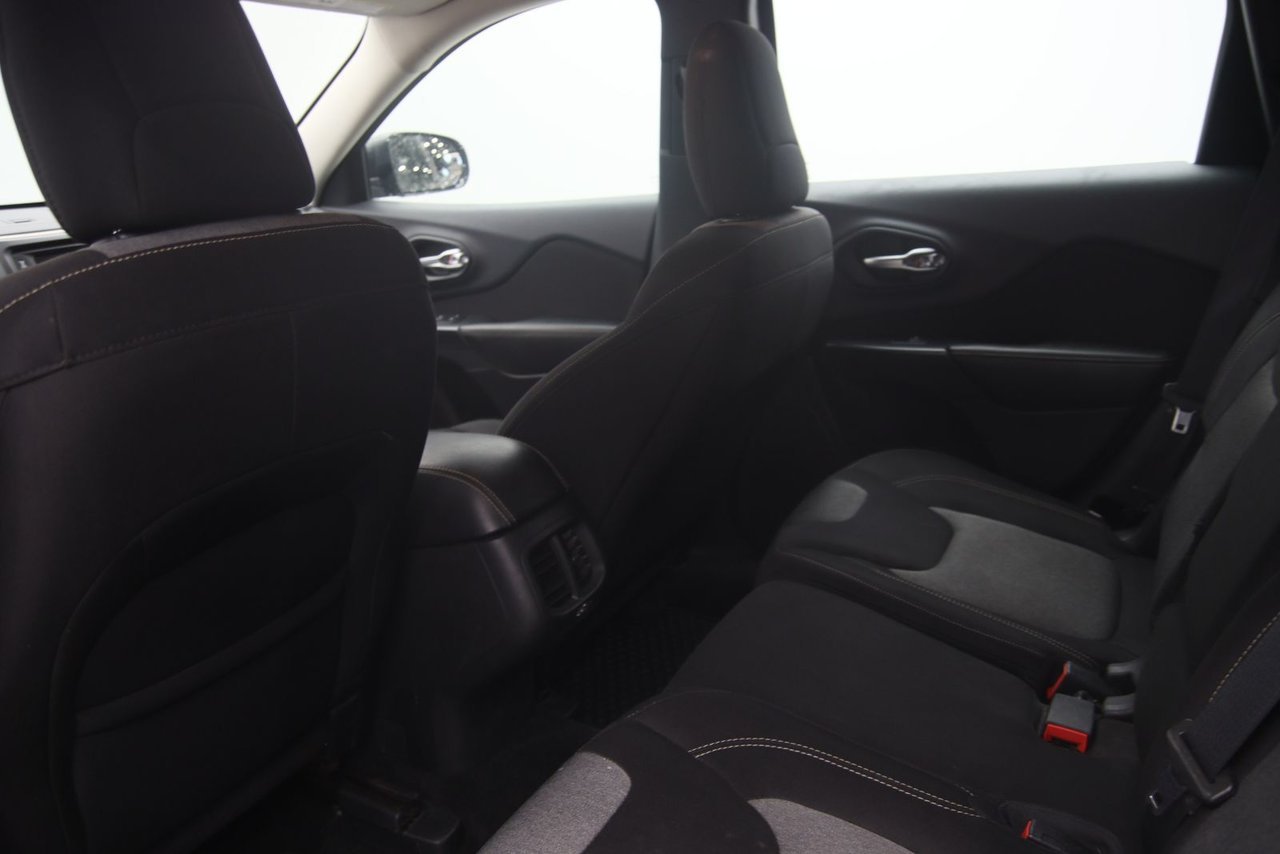 2015 Jeep Cherokee VIN 1C4PJMAS2FW729092 Grey Chicoutimi - photo #7