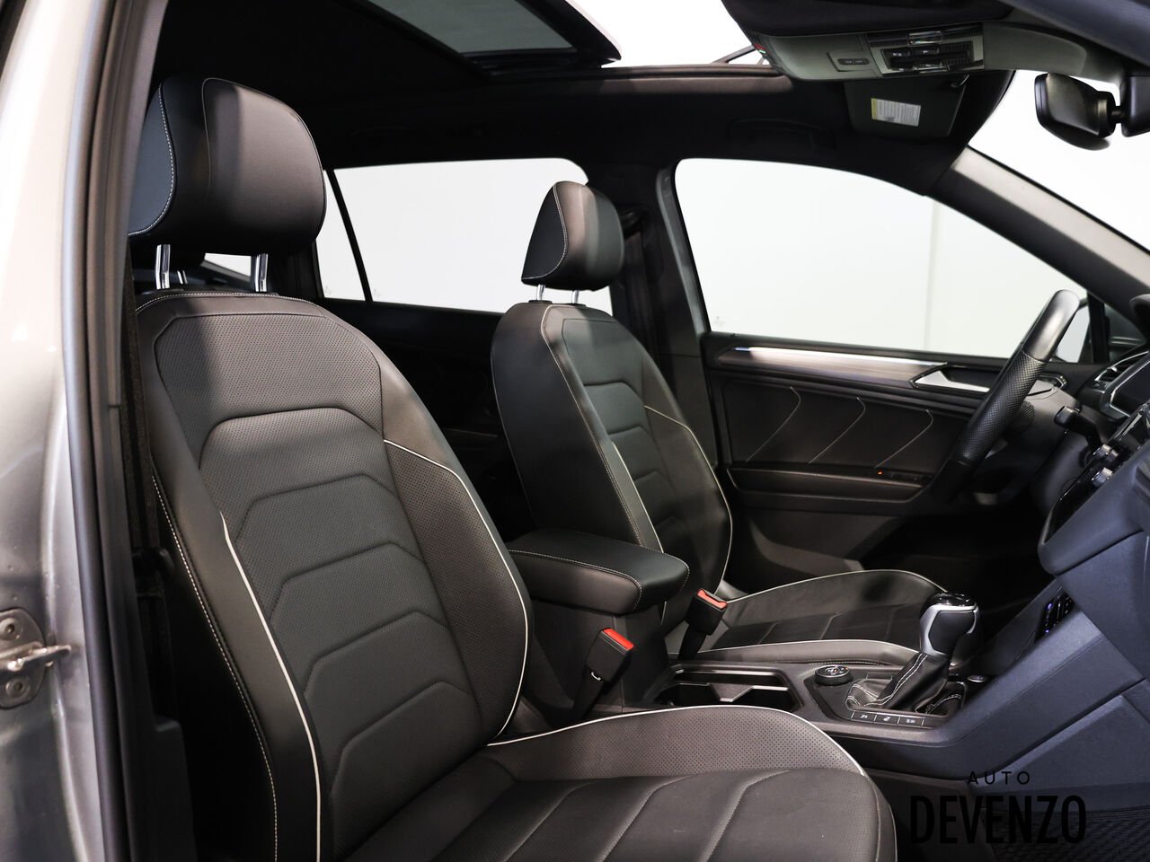 2023 Volkswagen Tiguan Silver Saint-Eustache - photo #7