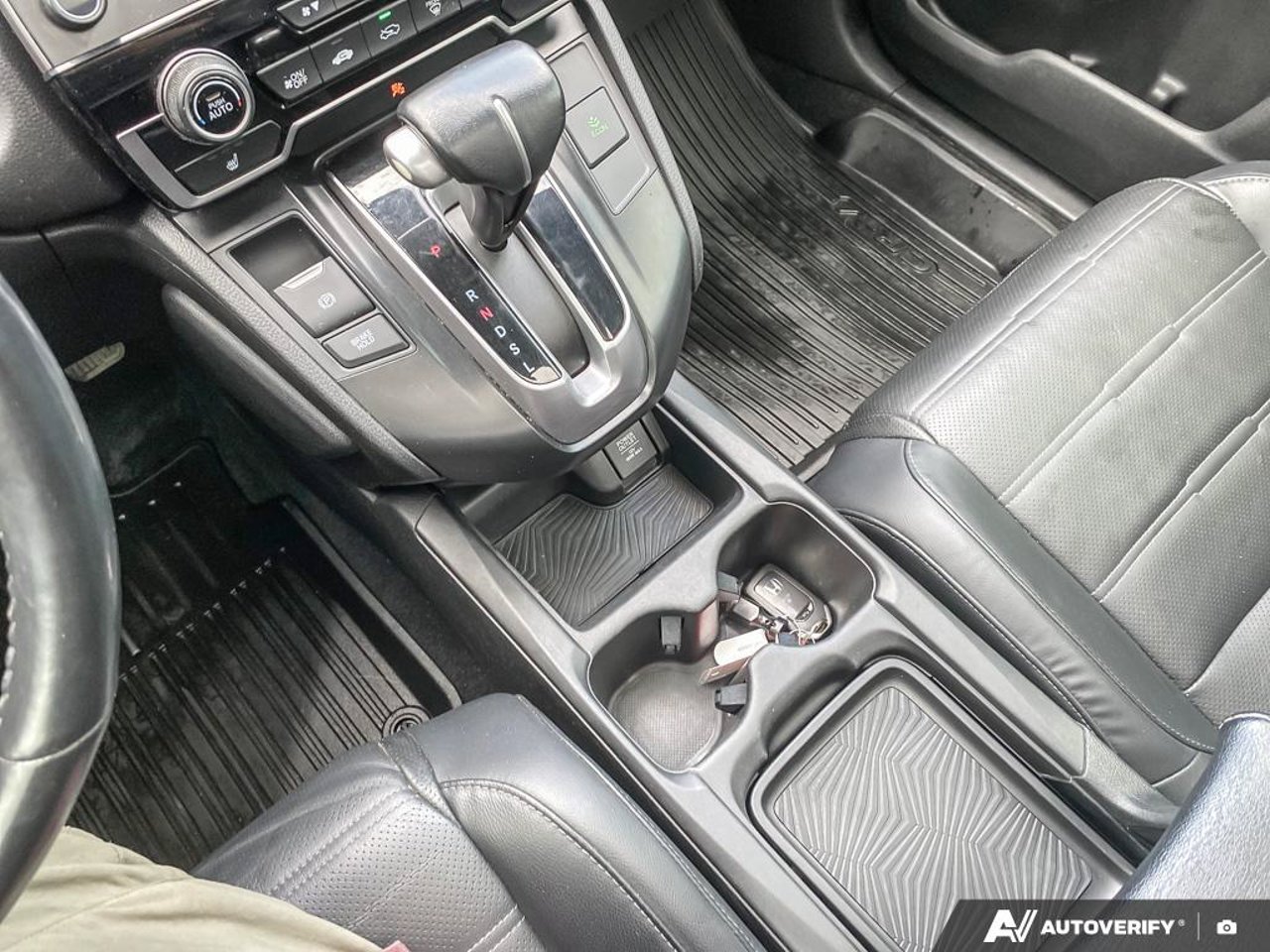 2019 Honda CR-V 2HKRW2H94KH130664 White Mirabel - photo #20