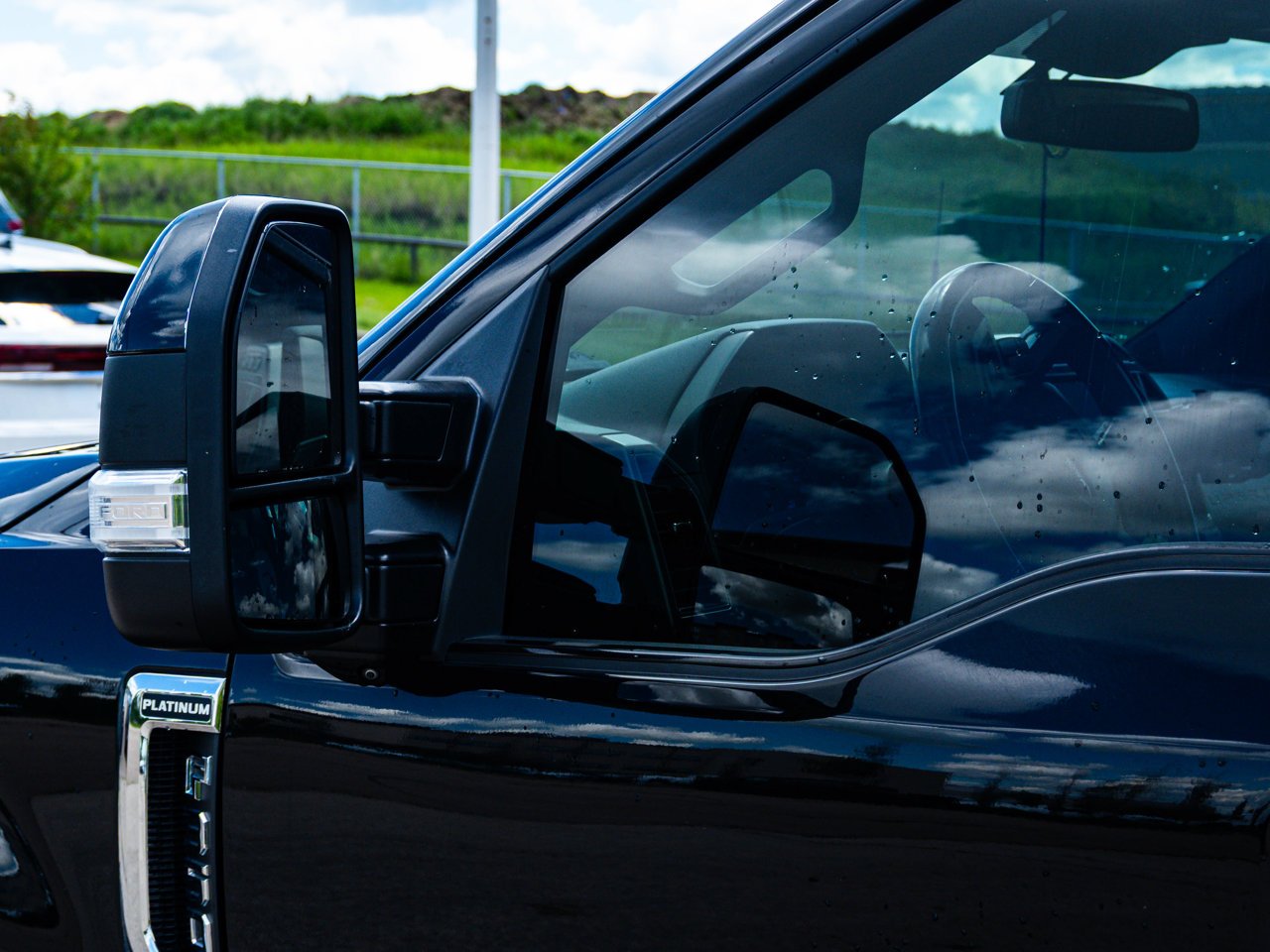 2022 Ford Super Duty F-350 SRW Platinum 4WD Crew Cab 6.75' Box Black Sherwood Park - photo #6