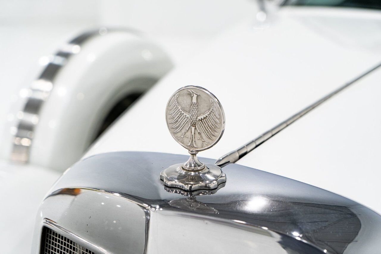 1981 Phillips Motor Car Berlina Coupe Only 1 of 78 produced. Very rare | PRIX EN USD White Montreal - photo #32