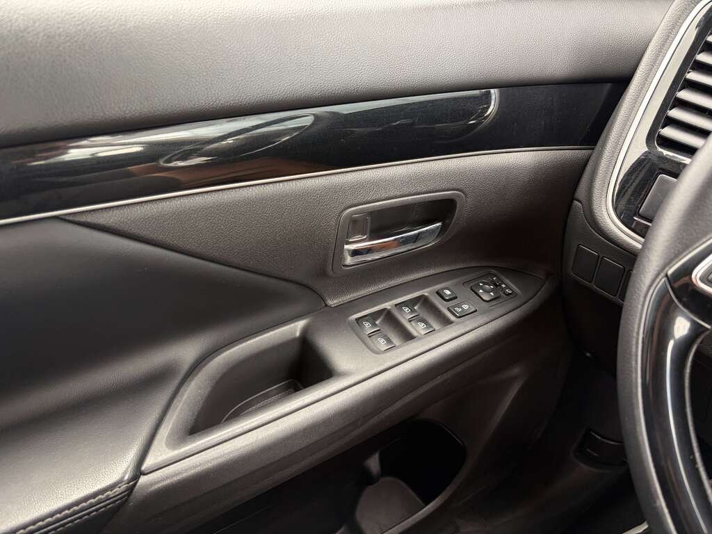2020 Mitsubishi Outlander Red Gatineau - photo #10