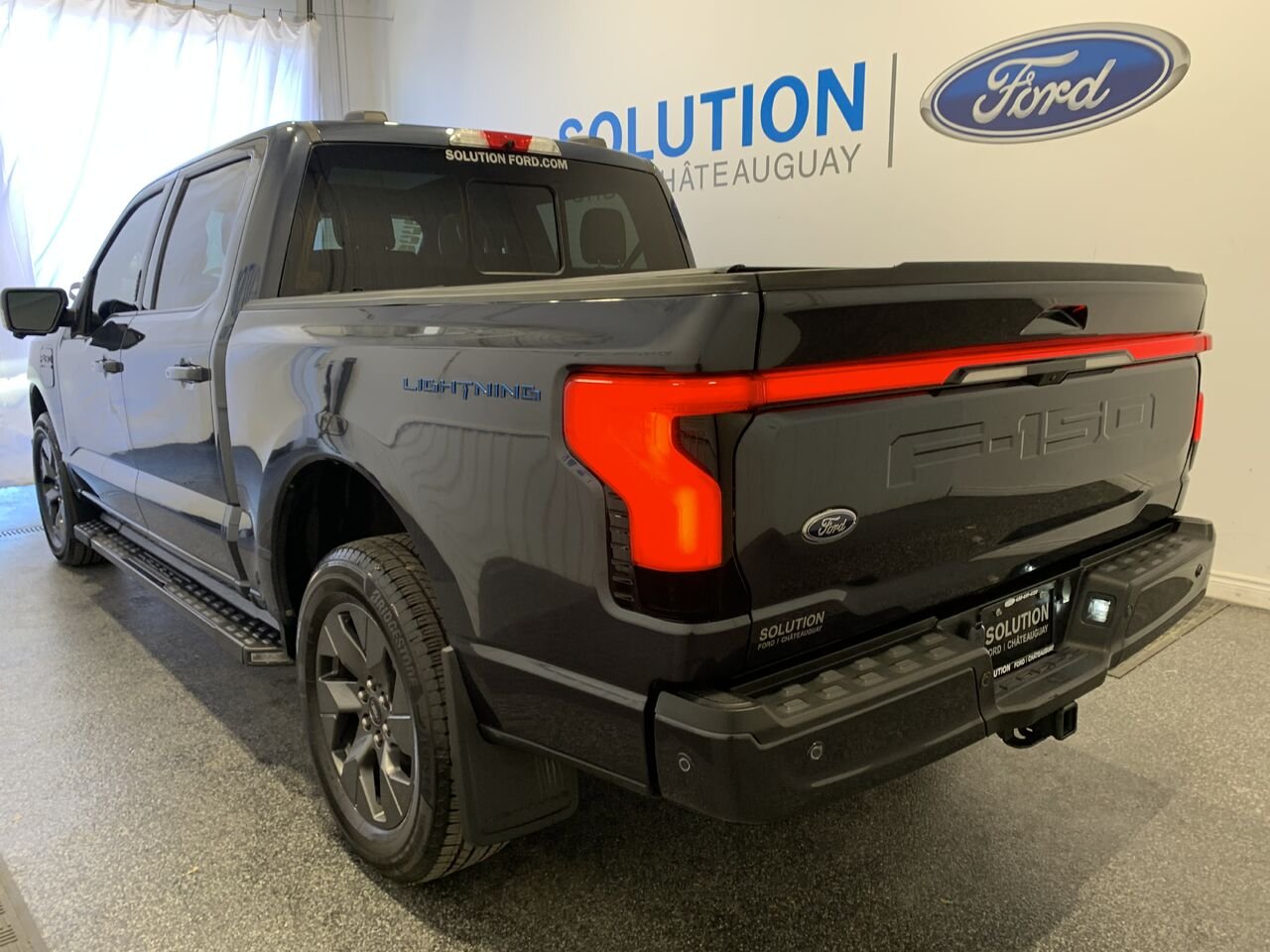 Ford F-150 Lightning LARIAT 2022 Gris Saint-Eustache - photo #7