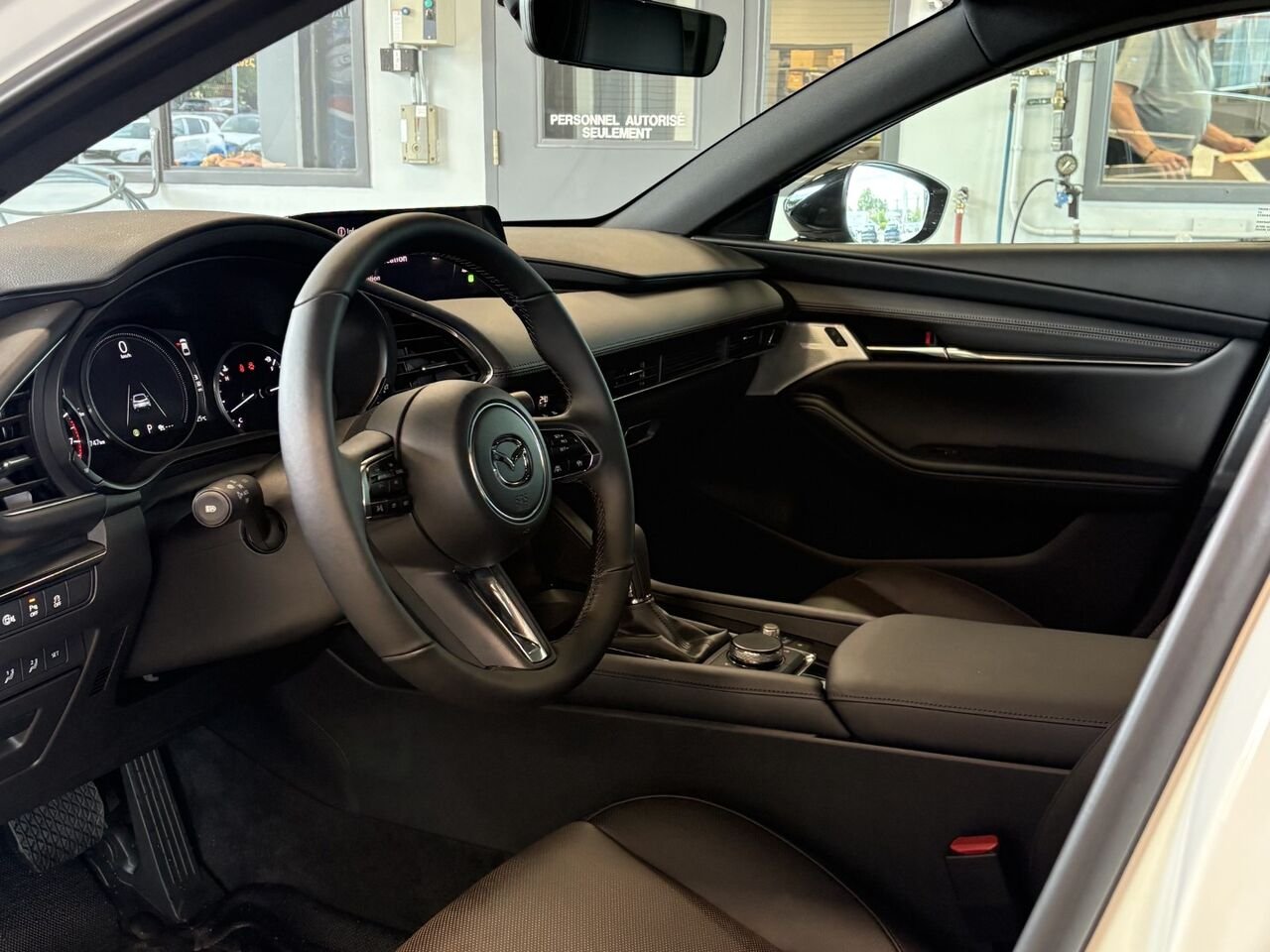 2026 MAZDA Mazda3 Sport GT avec moteur turbo BA TI i-ACTIV Snowflake White Pearl Châteauguay - photo #6