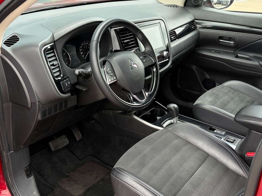 2020 Mitsubishi Outlander Red Gatineau - photo #11