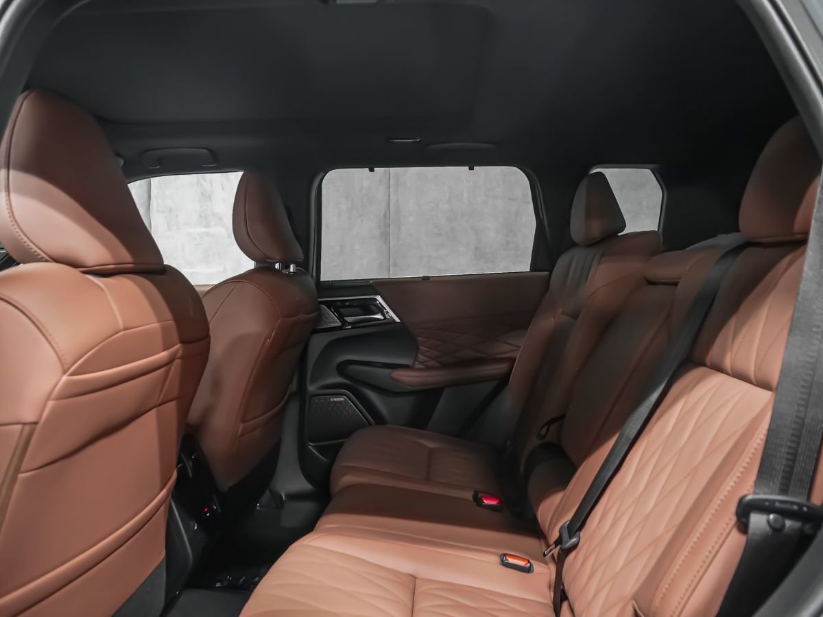 2026 Mitsubishi Outlander Plug-In Hybrid GT Black Diamond Premium Finish Montreal - photo #11