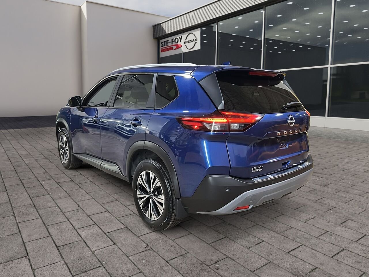 2023 Nissan Rogue SV TI Blue Québec - photo #3