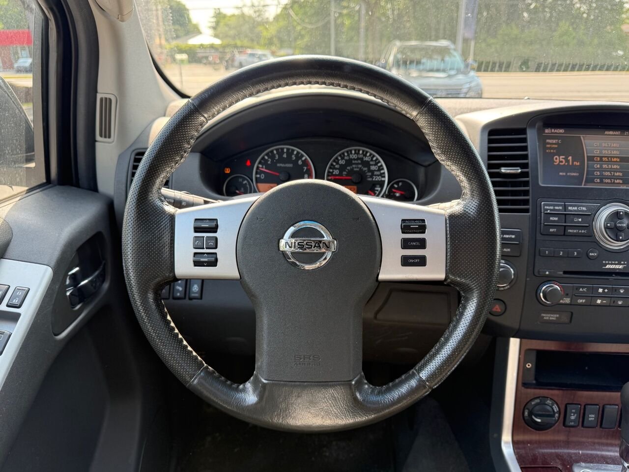 2010 Nissan Pathfinder Black Châteauguay - photo #12