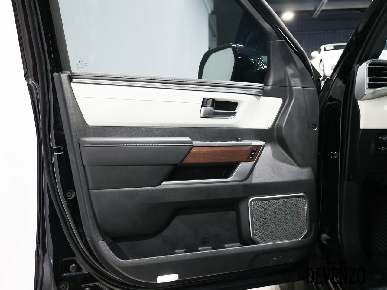 Toyota Sequoia 2025 Noir Saint-Eustache - photo #11