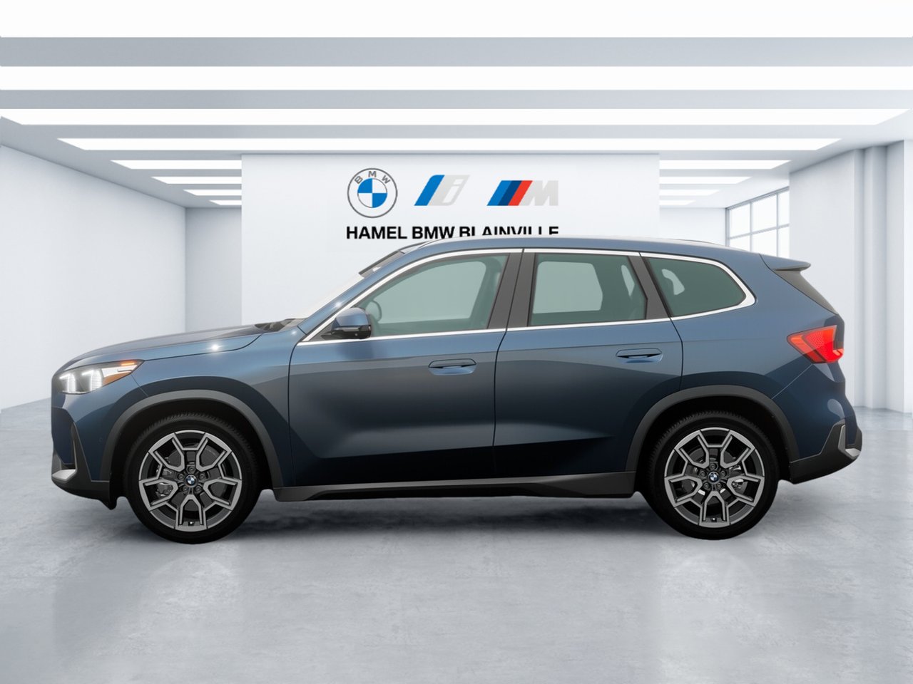 2026 BMW X1 xDrive28i Frozen Portimao Blue Metallic Blainville - photo #3