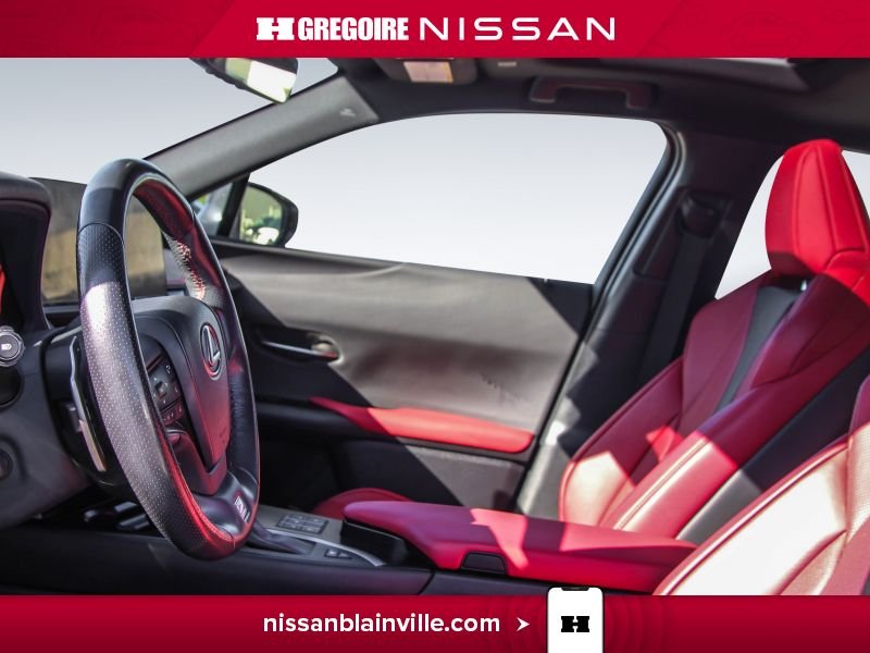 2023 Lexus UX White Laval - photo #13