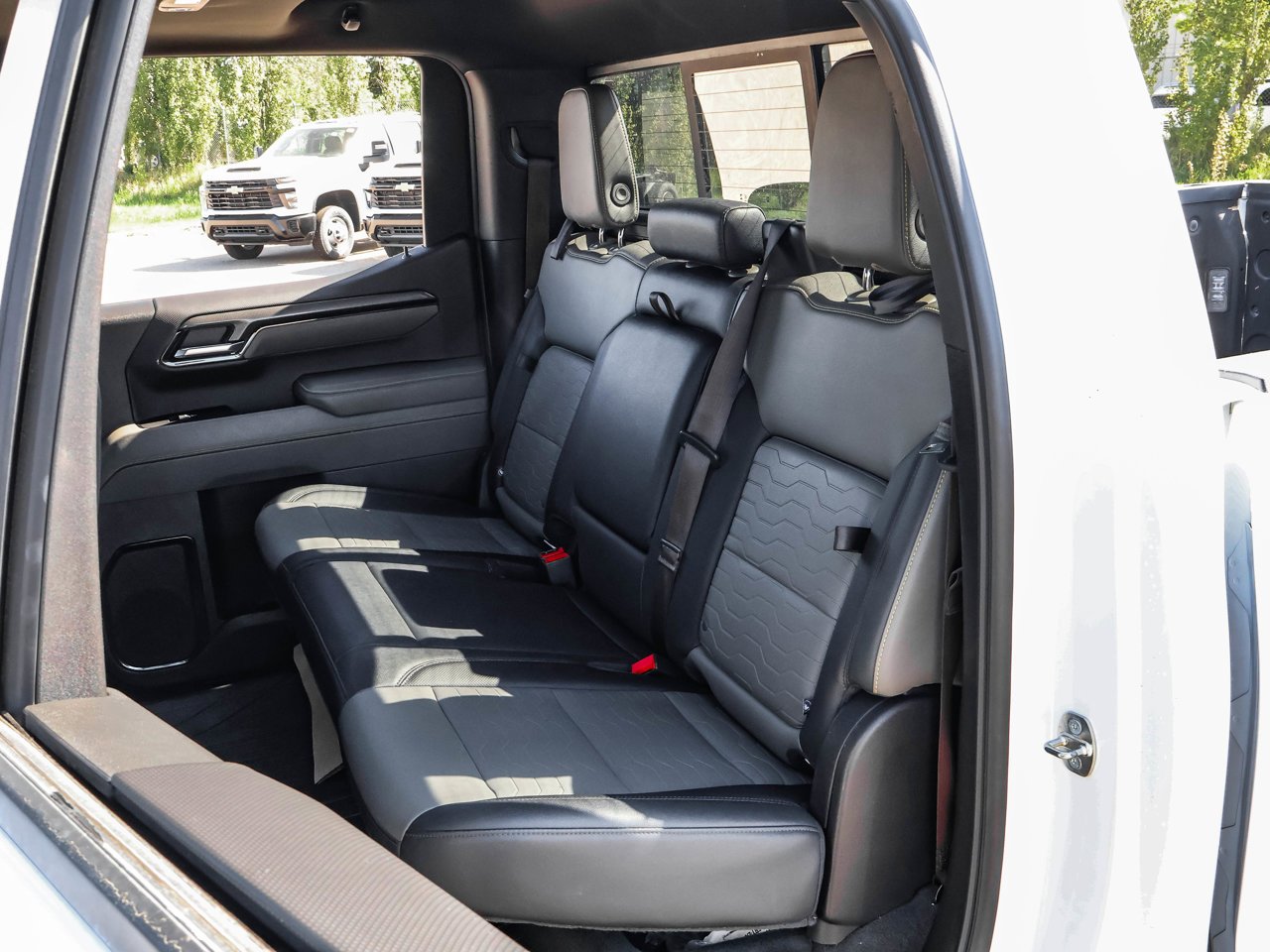 2024 Chevrolet Silverado 1500 4WD Crew Cab 147 ZR2 White Sherwood Park - photo #15