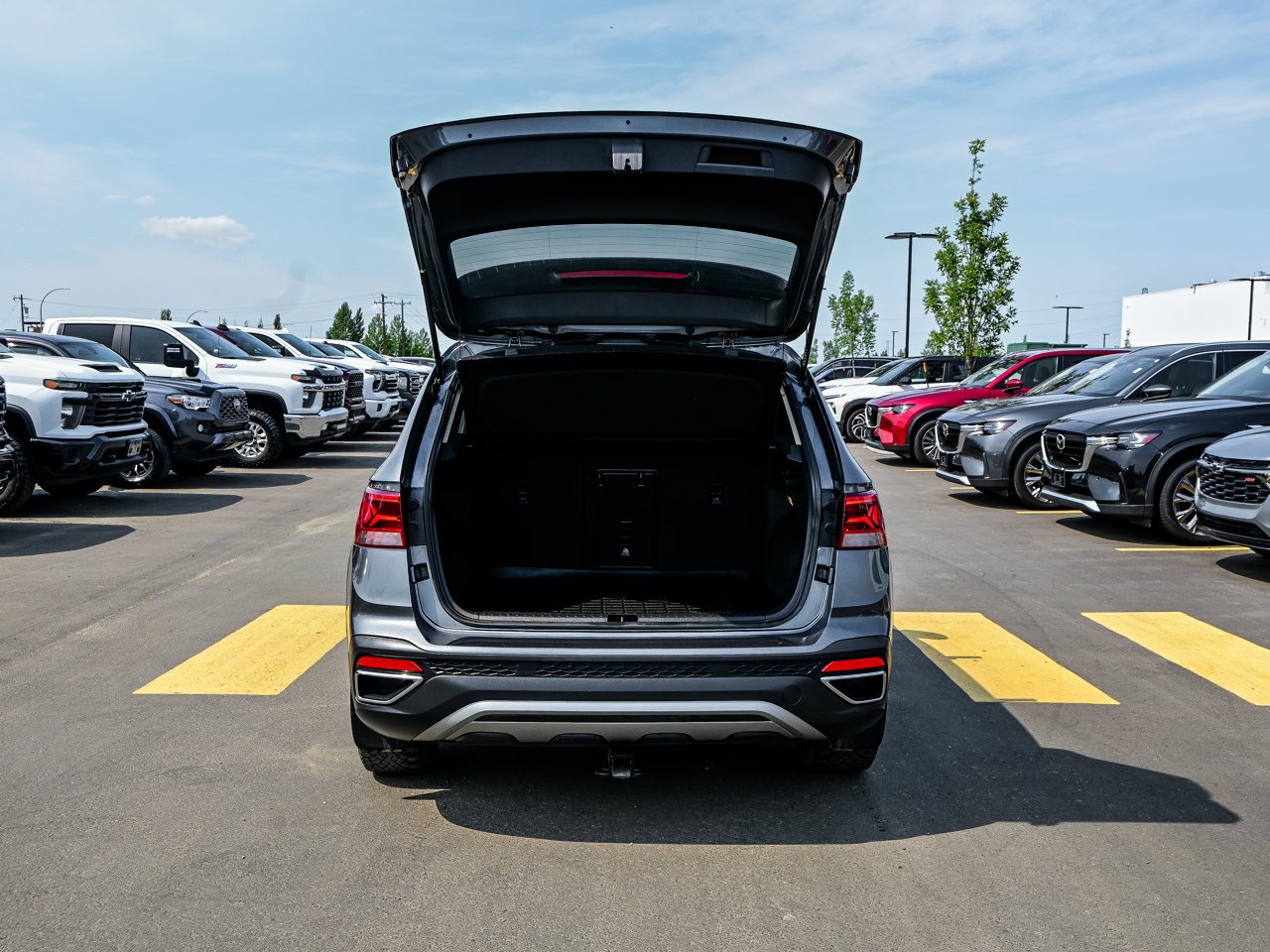 2023 Volkswagen Taos Comfortline 4MOTION *Ltd Avail* Grey Sherwood Park - photo #13