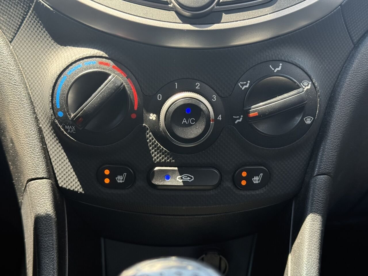 2016 Hyundai Accent Granby - photo #15