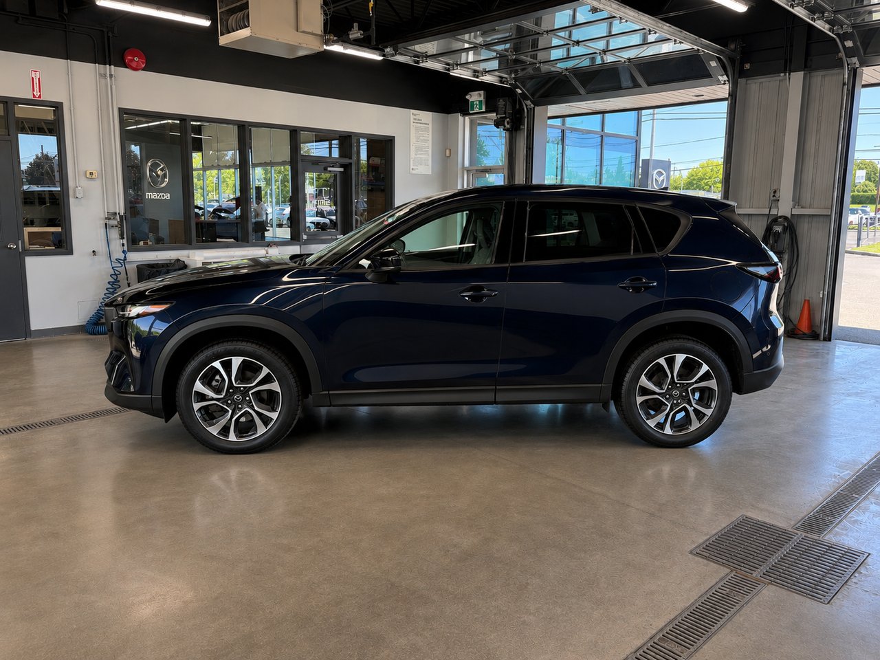 MAZDA CX-5 GS 2026 Bleu marine mica Châteauguay - photo #1
