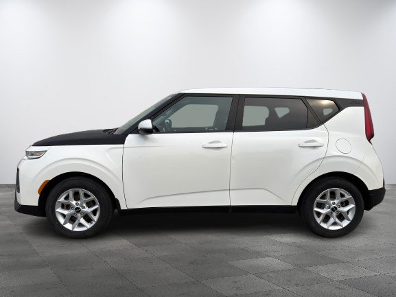 2022 Kia Soul White Thetford Mines - photo #5