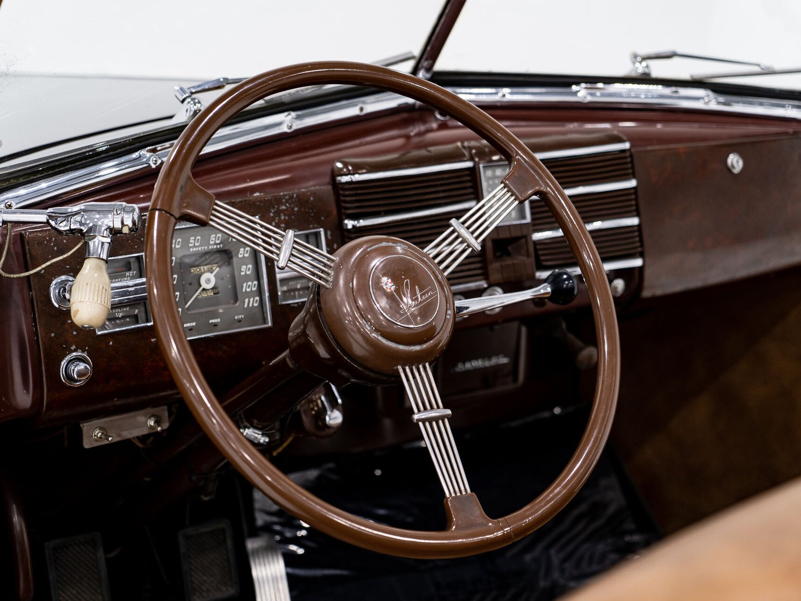 Cadillac Series 90 **PRICE IN USD**1 of 13 V16 1938 Noir Montréal - photo #75
