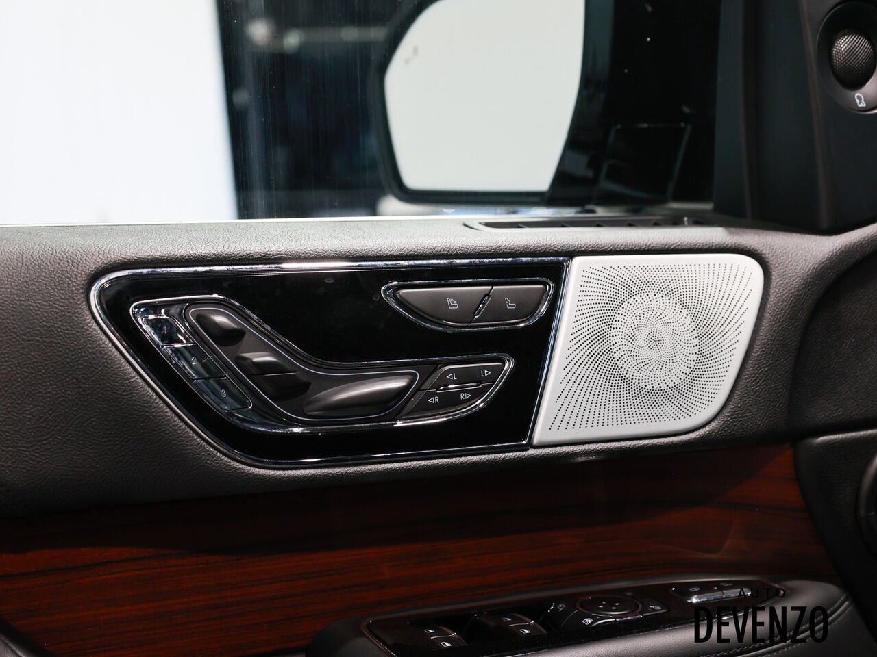 Lincoln Navigator L 2023 Noir Saint-Eustache - photo #10