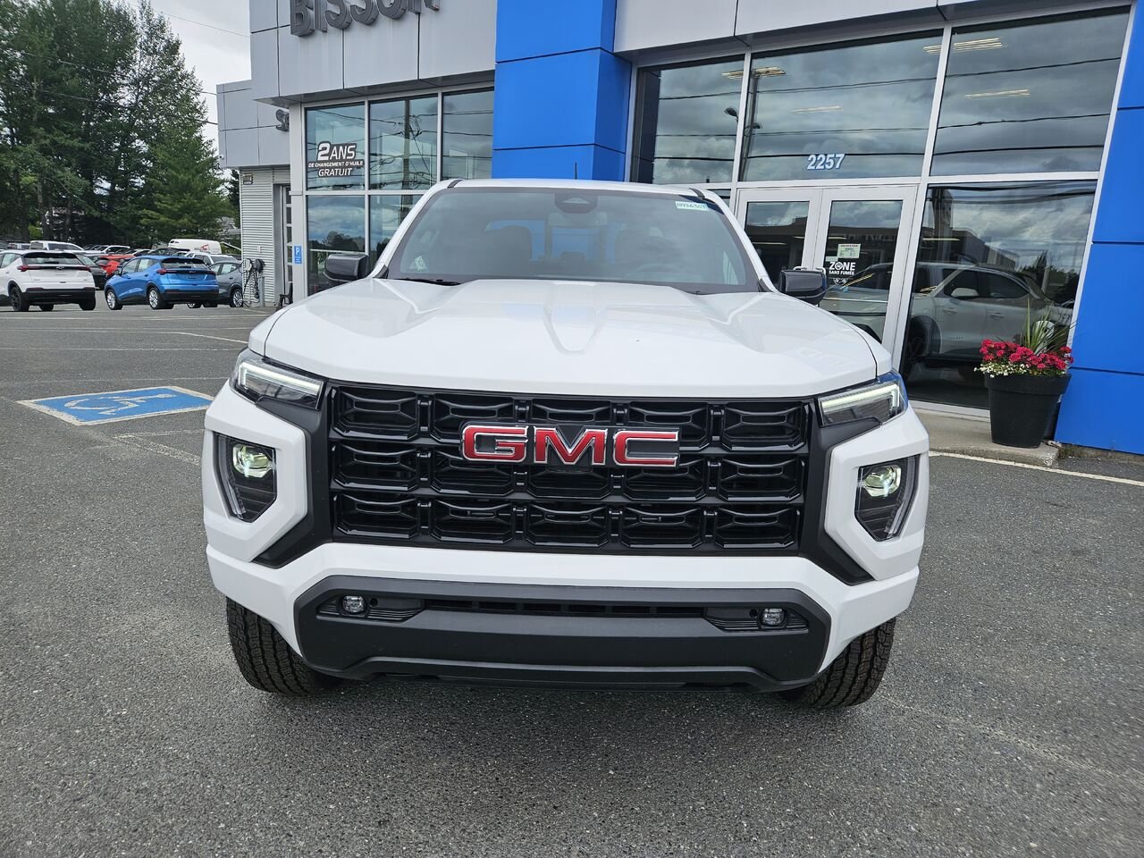 GMC Canyon Elevation cabine multiplace 4RM 2026 Blanc sommet Thetford Mines - photo #5