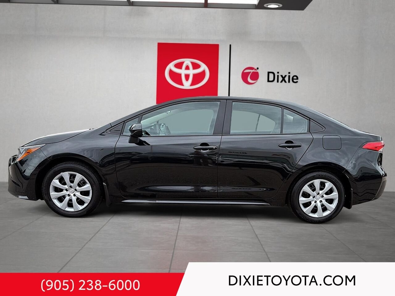 2022 Toyota Corolla LE / HEATED SEATS / BACK UP CAMERA / TOYOTA SAFETY SENSE / APPLE CARPLAY AND ANDROID AUTO Black Mississauga - photo #5