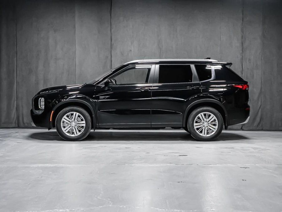 2025 Mitsubishi Outlander Plug-In Hybrid SE Labrador Black