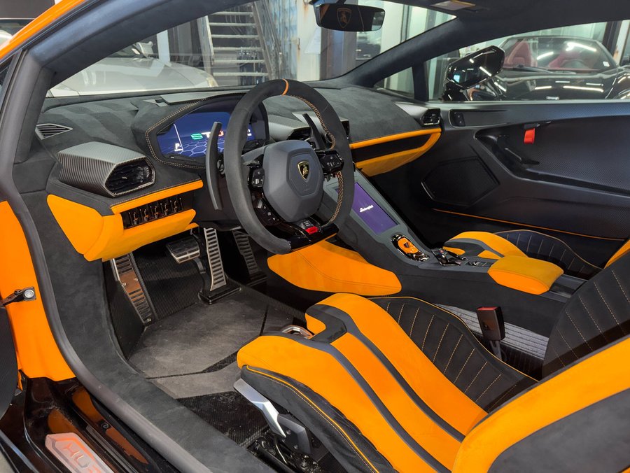 2022 Lamborghini Huracan 2022 Orange
