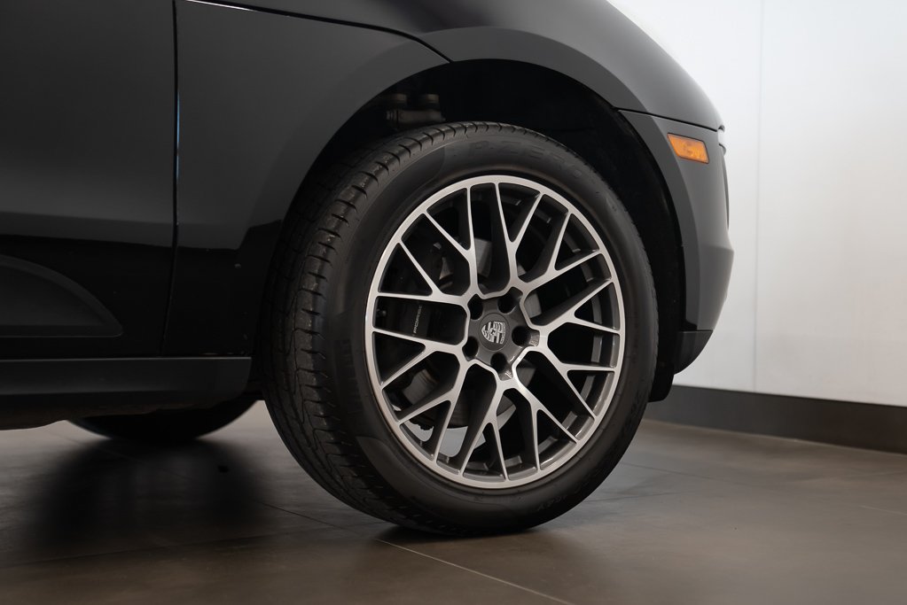 2018 Porsche Macan Sport \\ LOW KM Black Kirkland - photo #6