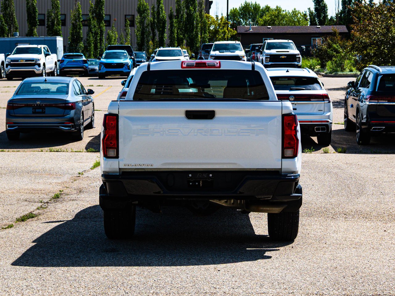 2024 Chevrolet Colorado 4WD Crew Cab WT White Sherwood Park - photo #11