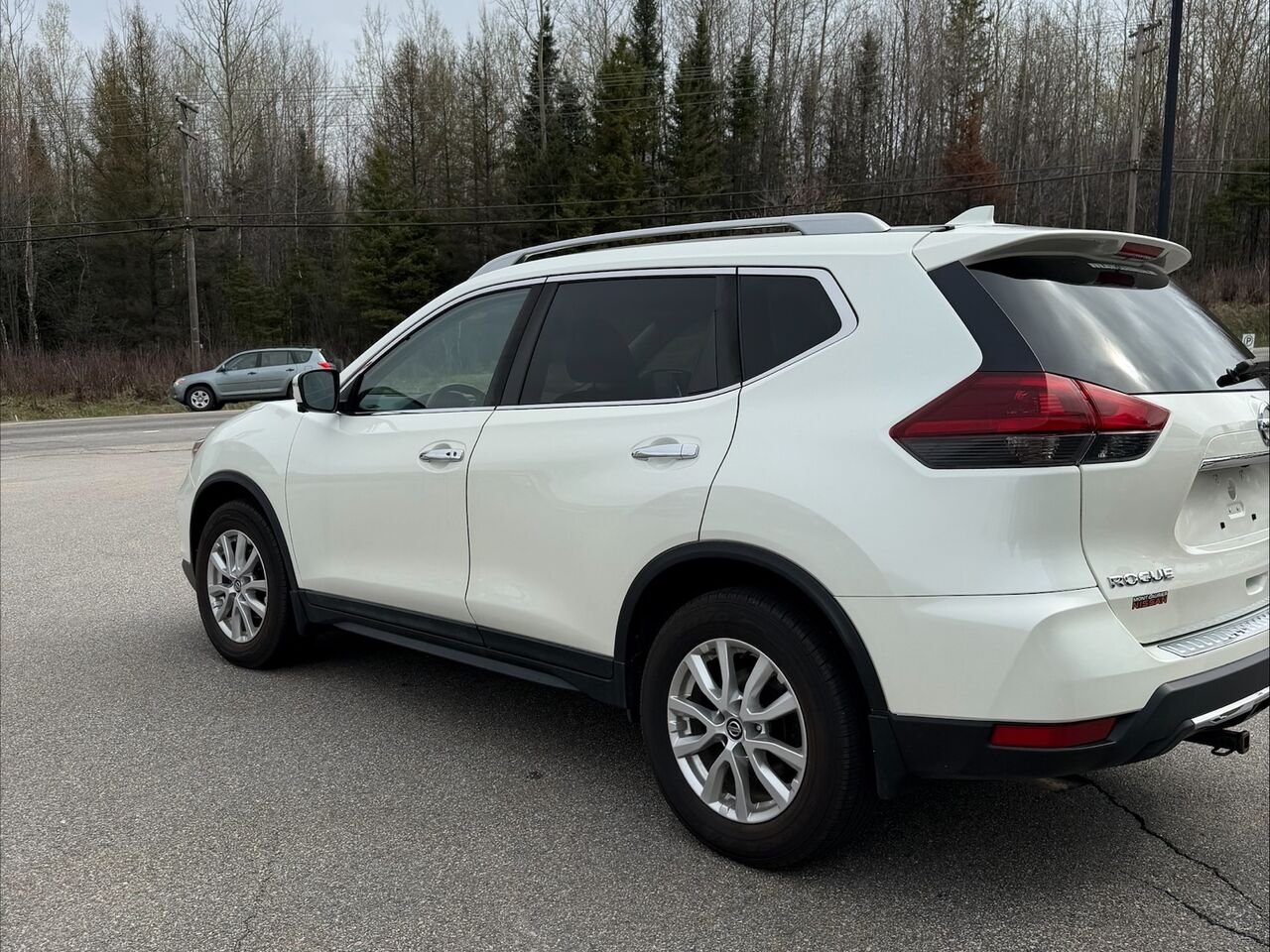 2018 Nissan Rogue White Mont-Laurier - photo #2