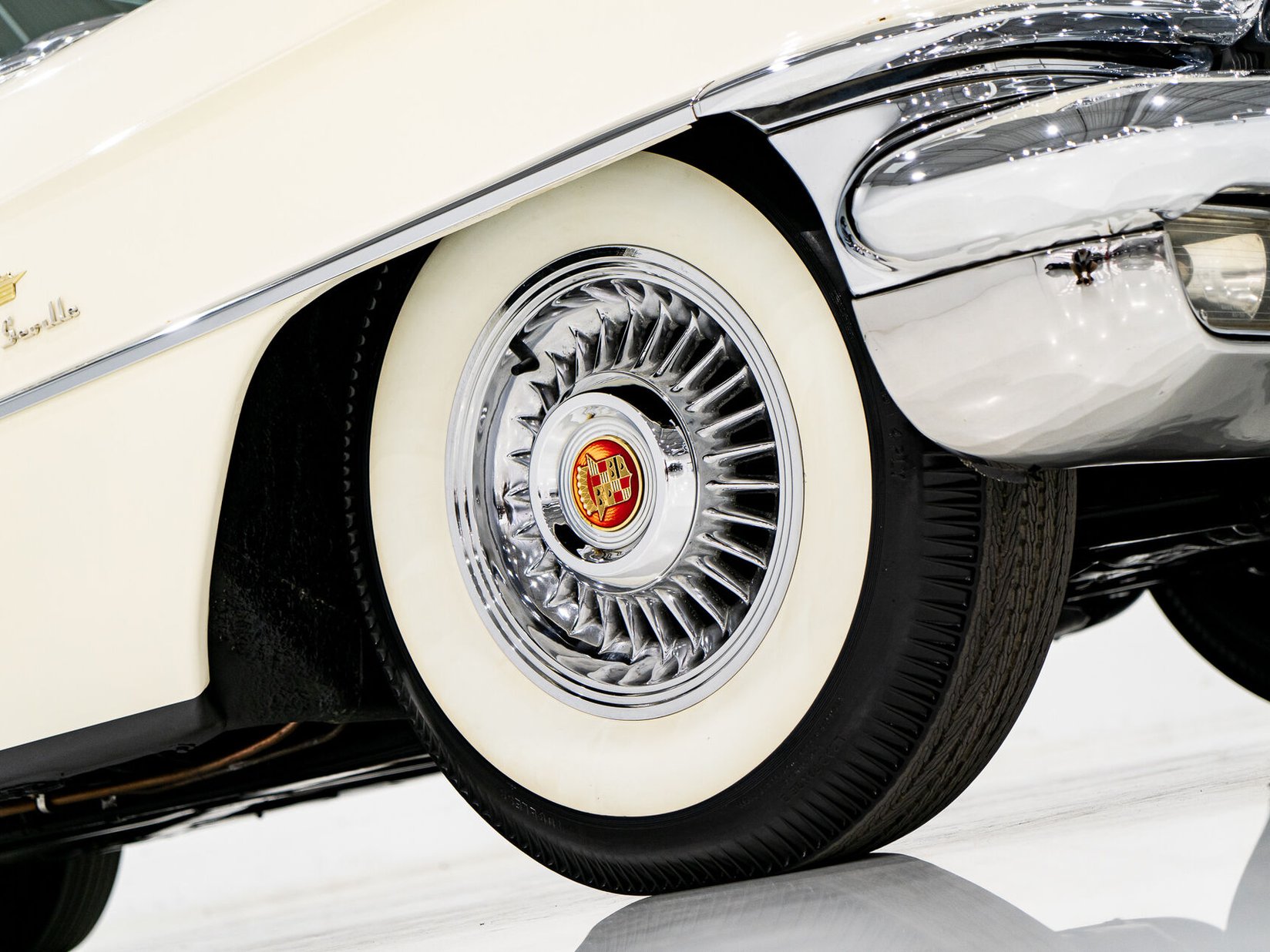 1956 Cadillac Eldorado Seville With Factory A/C | PRIX EN USD White Montreal - photo #6