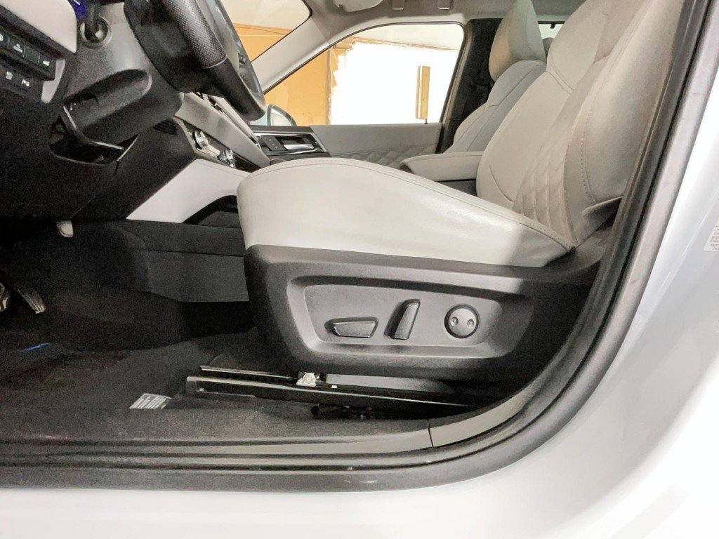 2023 Mitsubishi OUTLANDER White Amos - photo #11