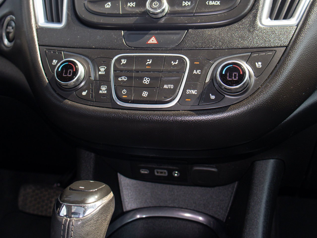 2020 Chevrolet Malibu 4dr Sdn Premier White Sherwood Park - photo #28