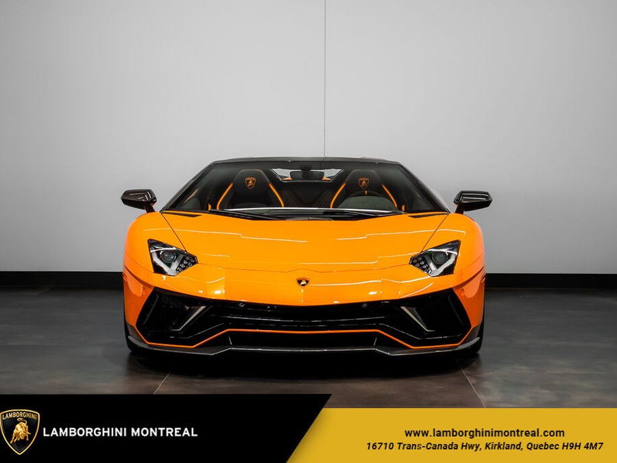 2022 Lamborghini Aventador 2022 Orange