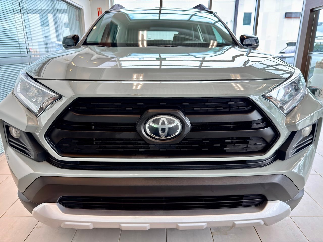 2020 Toyota RAV4 gray Notre-Dame-des-Prairies - photo #5
