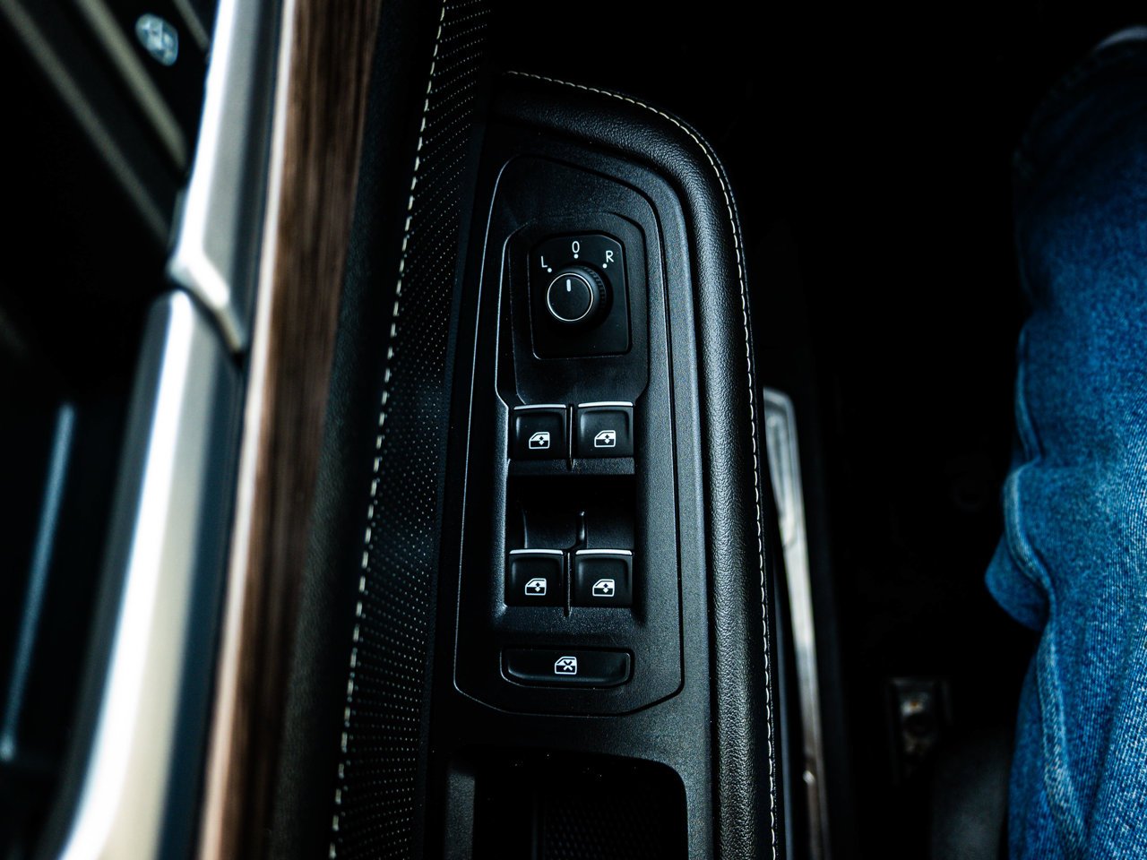 2024 Volkswagen Atlas Highline 2.0 TSI 4MOTION Black Sherwood Park - photo #17