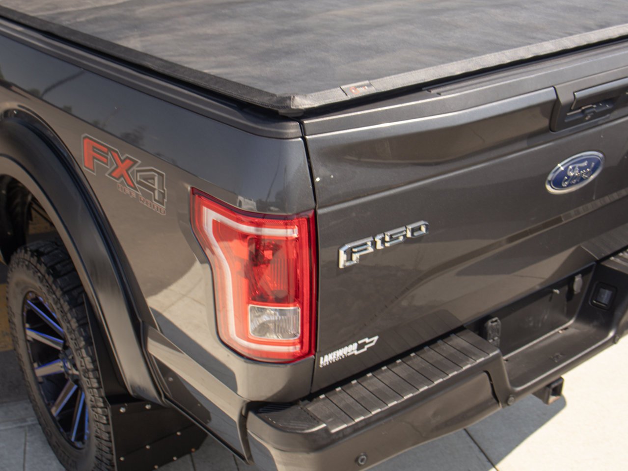 2017 Ford F-150 4WD SuperCrew 145 XLT Grey Sherwood Park - photo #10