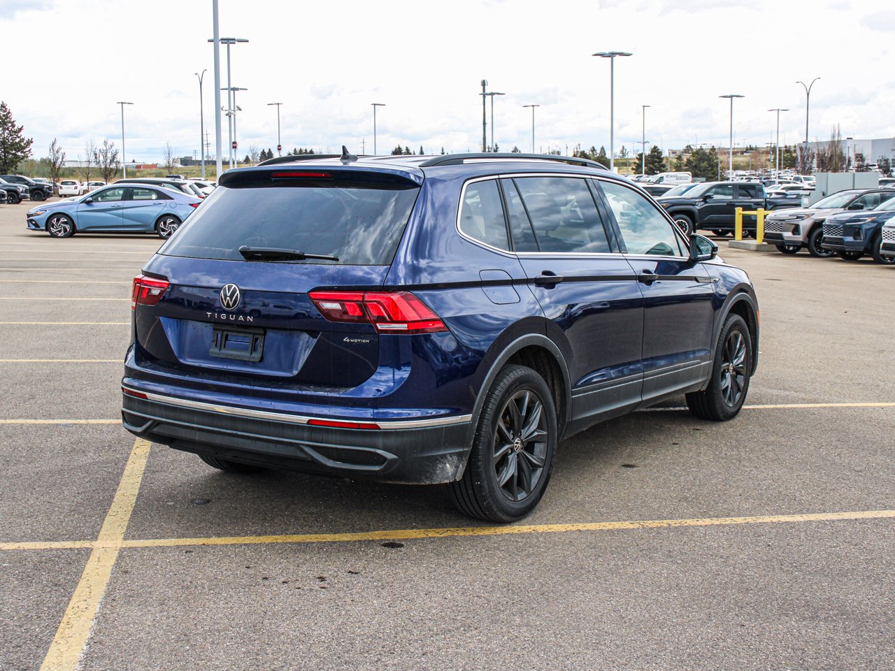 2024 Volkswagen Tiguan Comfortline 4MOTION Blue Sherwood Park - photo #8