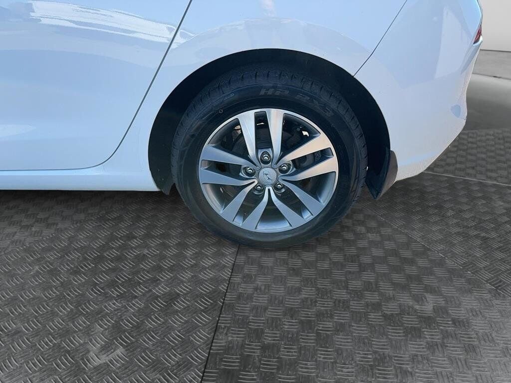 2018 Hyundai Elantra GT VIN KMHH35LE4JU042398 White Baie-Comeau - photo #6