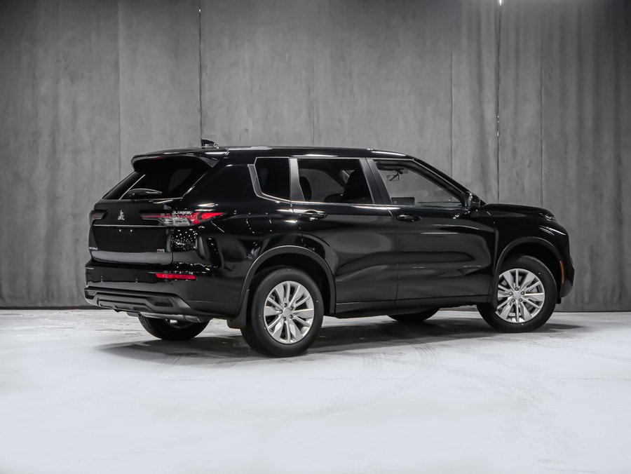 2026 Mitsubishi Outlander ES Labrador Black