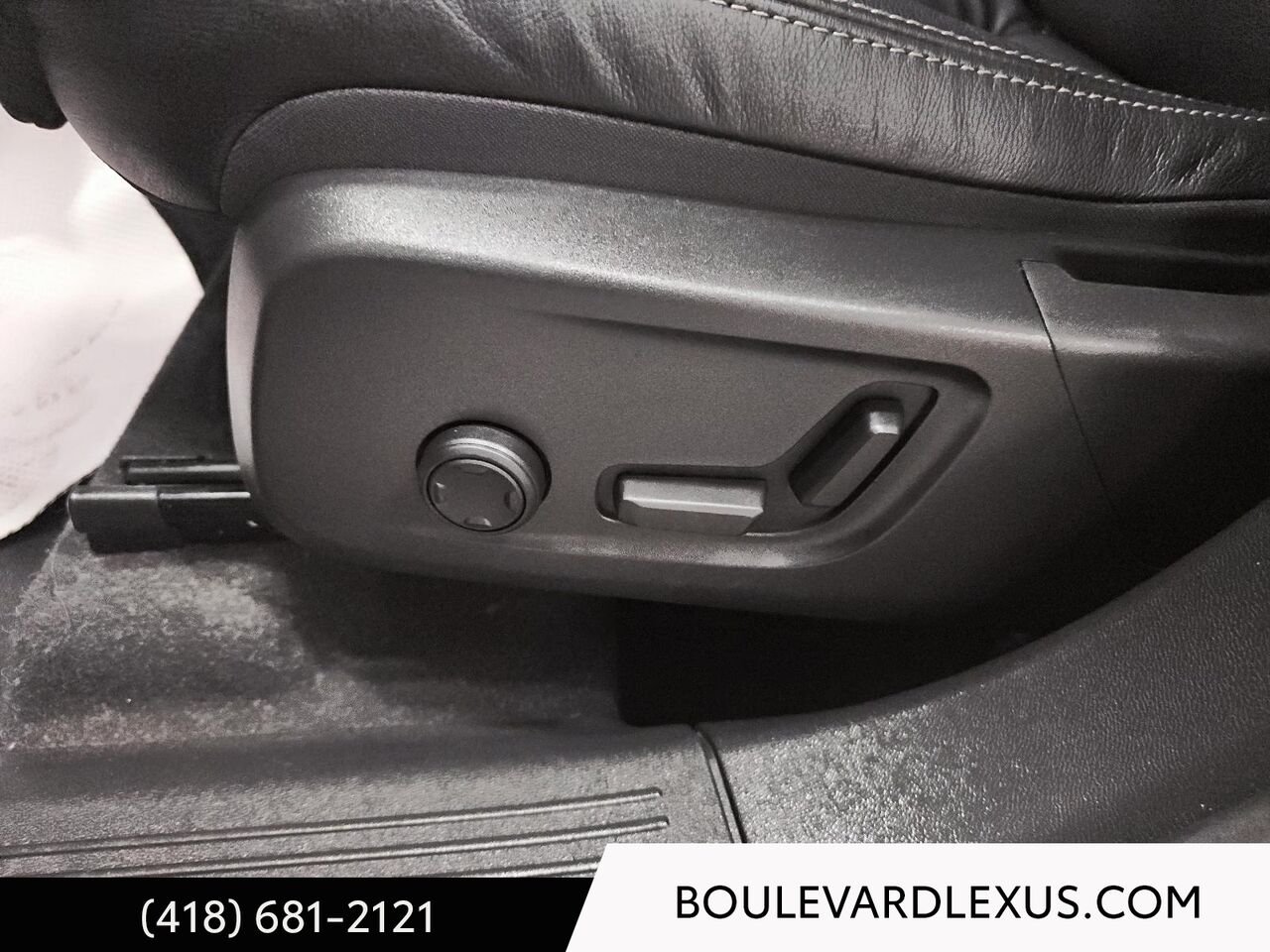 2024 Volvo XC40 Blue Quebec - photo #9