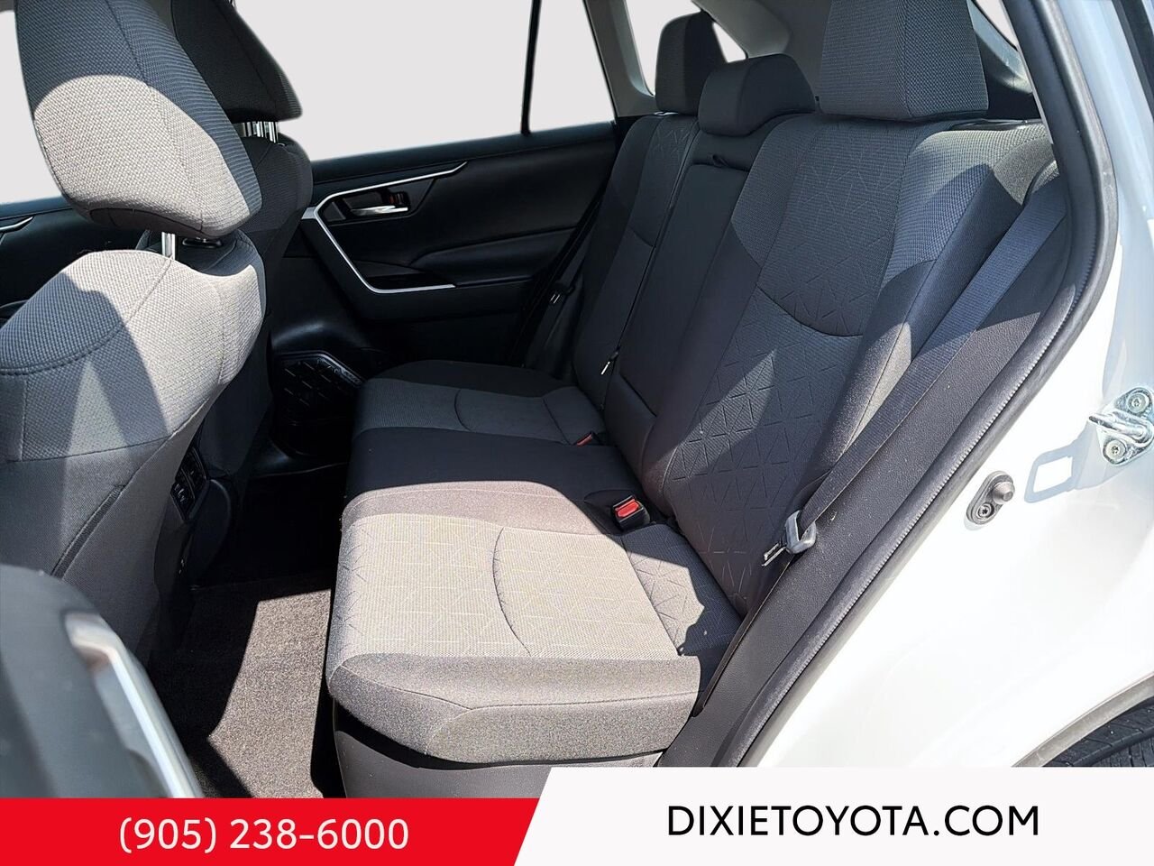 2021 Toyota RAV4 Hybrid XLE AWD / CLEAN CARFAX / HEATED SEATS / MOONROOF / ALLOY WHEELS / CARPLAY AND ANDROID AUTO White Mississauga - photo #19