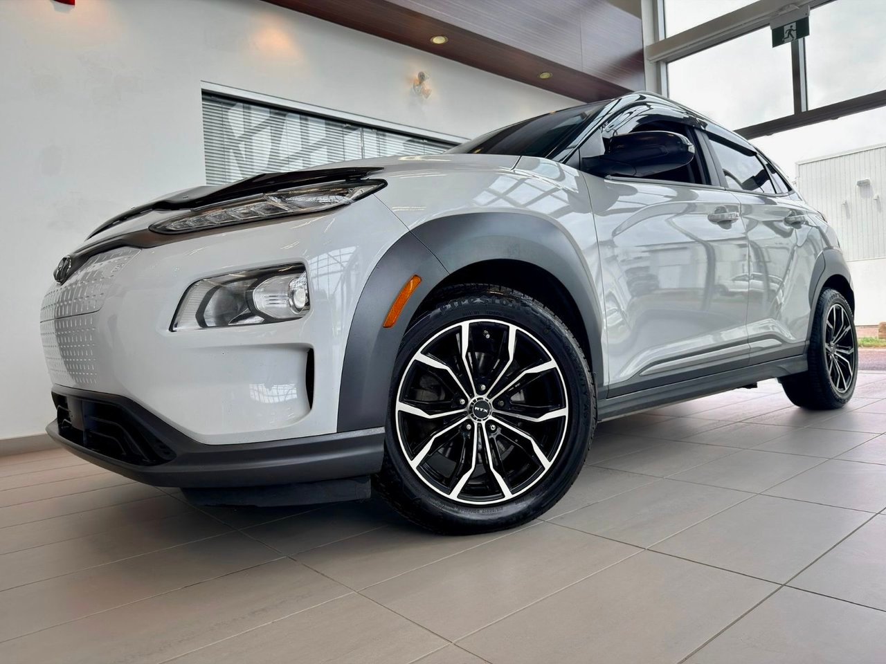 Hyundai Kona électrique 2021 Blanc Notre-Dame-des-Prairies - photo #1