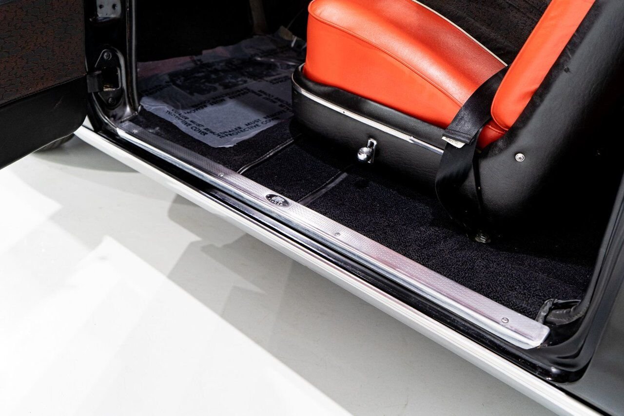 Chevrolet Bel Air Beautifully presented. Restored in desirable color combo | PRIX EN USD 1957 Noir Montréal - photo #77