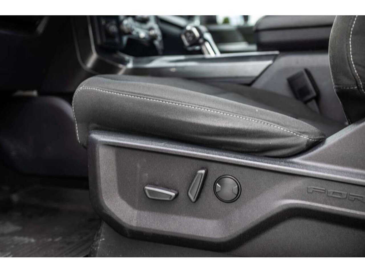 Ford F-150 2023 Gris Sainte-Julienne - photo #17