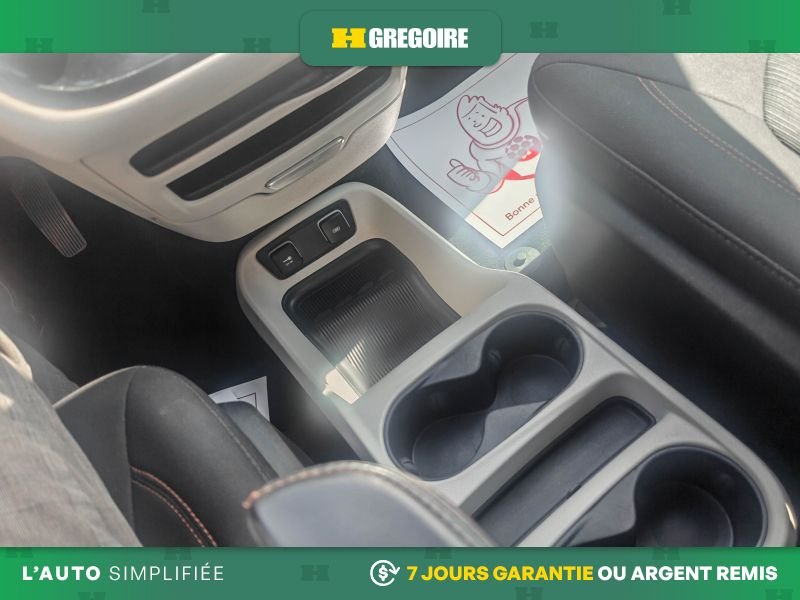 2019 Chrysler Pacifica Grey Laval - photo #18