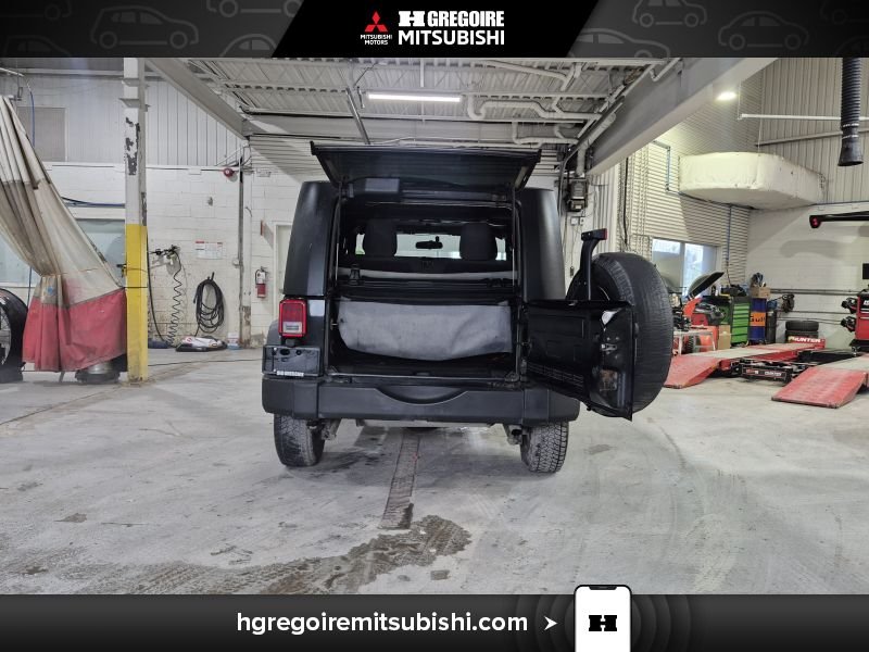 Jeep Wrangler 2011 Noir Blainville - photo #26