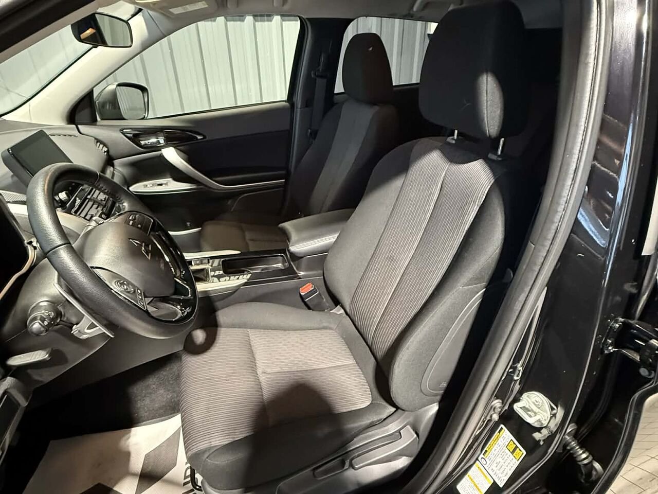 2023 Mitsubishi Eclipse Cross Black Rouyn-Noranda - photo #9