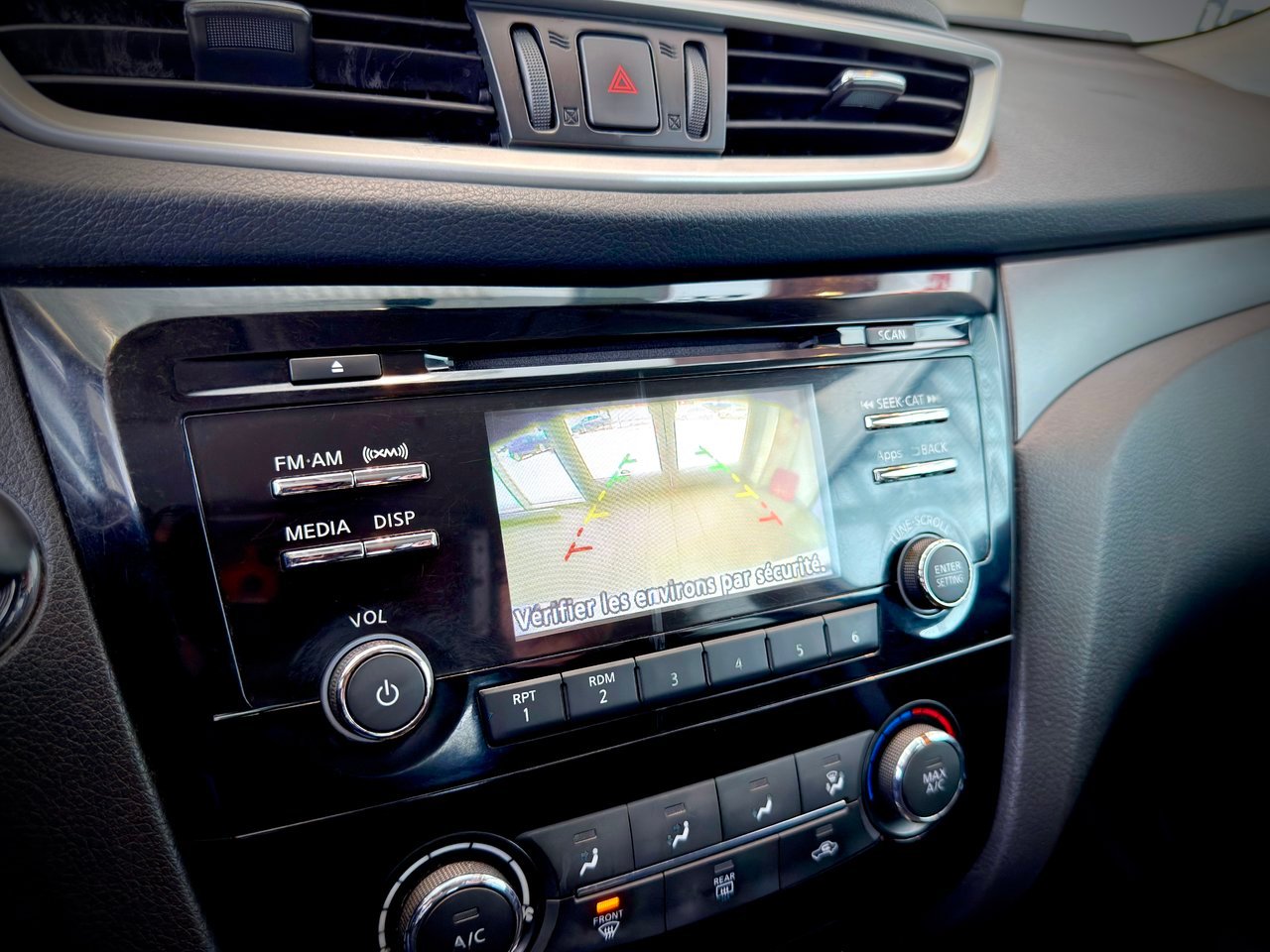 2016 Nissan Rogue White Notre-Dame-des-Prairies - photo #28